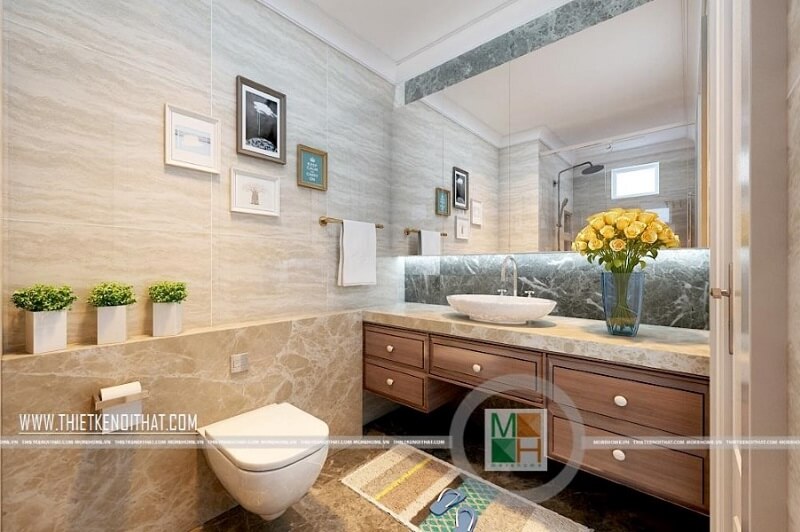 Thiết kế phòng tắm chung cư hiện đại với trang thiết bị vệ sinh cao cấp kết hợp kệ tủ gỗ màu óc chó mang đến sự sang trọng và tinh tế. Mẫu thiết kế nội thất chung cư đẹp